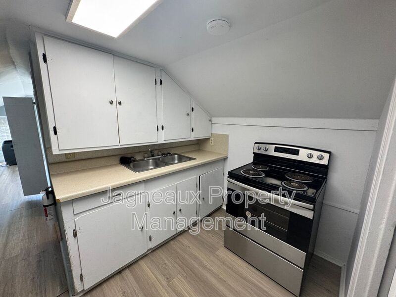 415 Ash St #A - Photo 6 of 10