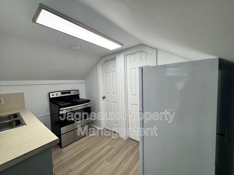 415 Ash St #A - Photo 7 of 10