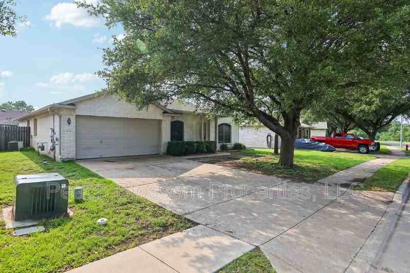 2656 Bradley Ln - Photo 4 of 50