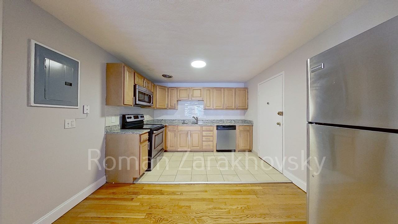 216 Babcock St #4G - Photo 2 of 26