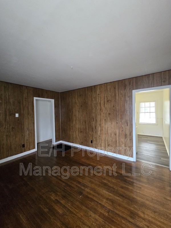 528 S Glendale St - Photo 3 of 13