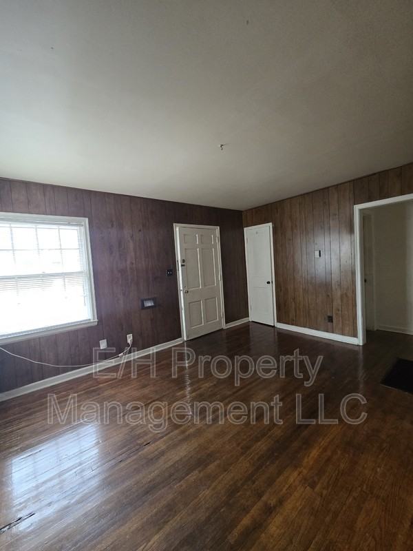 528 S Glendale St - Photo 4 of 13