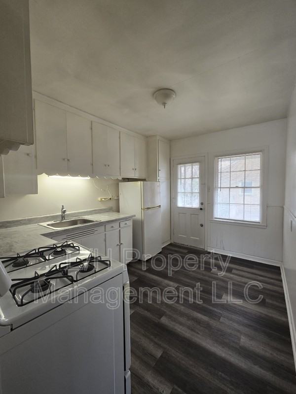 528 S Glendale St - Photo 5 of 13
