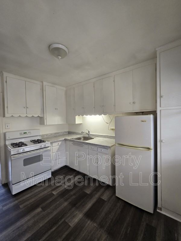528 S Glendale St - Photo 6 of 13