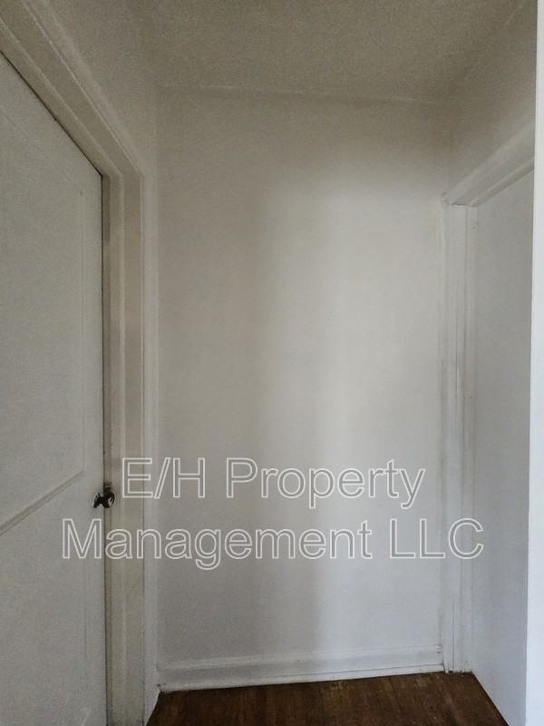 528 S Glendale St - Photo 7 of 13