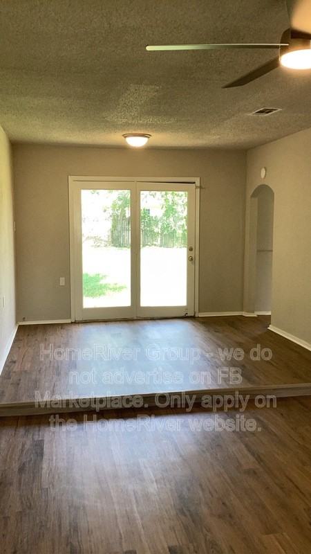 102 Travis Dr - Photo 4 of 9