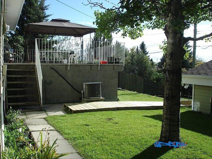 447 Queen Charlotte Dr Se - Photo 3 of 13