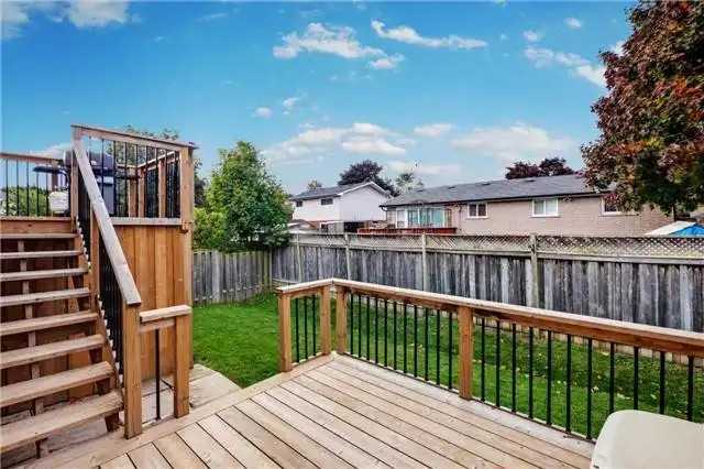 16 Redfern Cres #2 - Photo 3 of 16