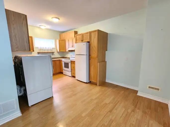 16 Redfern Cres #2 - Photo 5 of 16