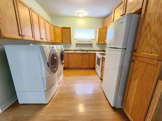 16 Redfern Cres #2 - Photo 6 of 16