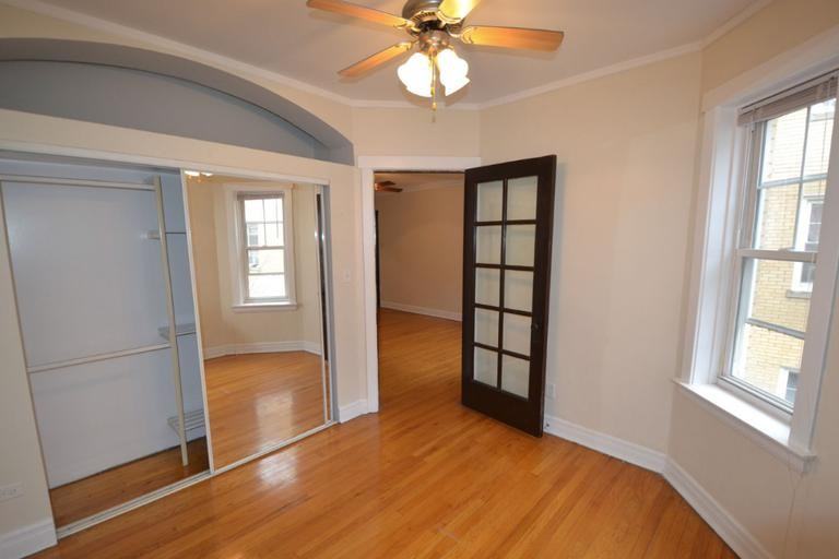 4400 N Rockwell St #4406-3 - Photo 6 of 10