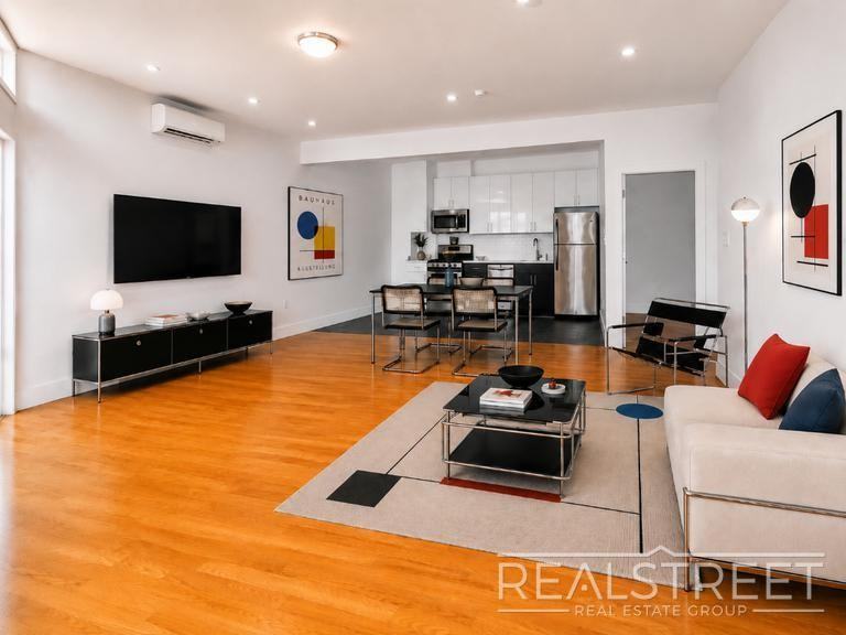 9002 Queens Blvd #423