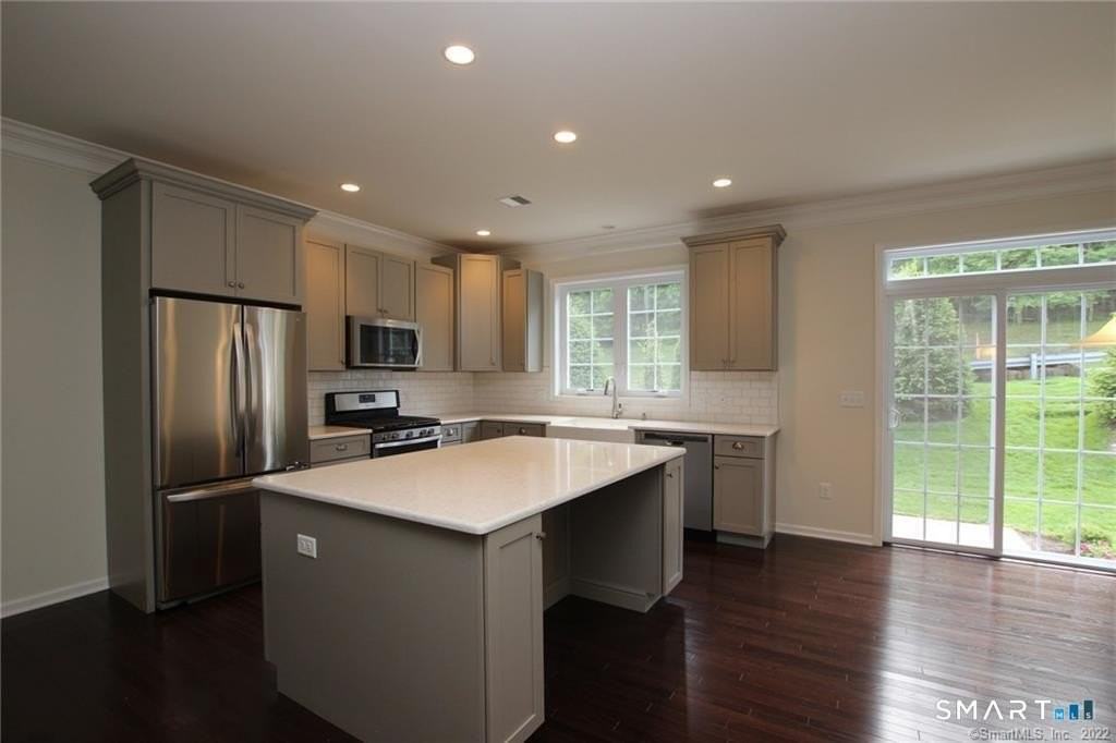 10 Moorland Dr #10 - Photo 3 of 14