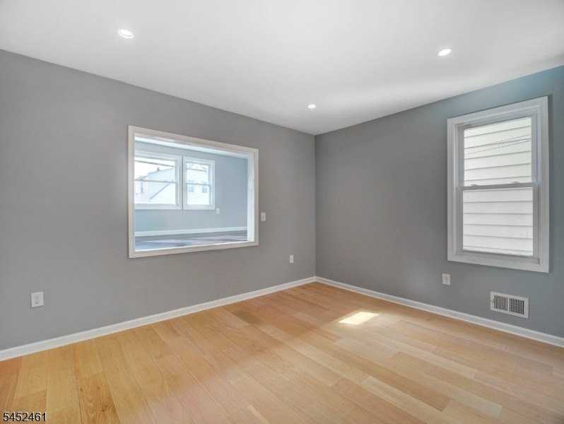 156 Crystal St - Photo 2 of 16