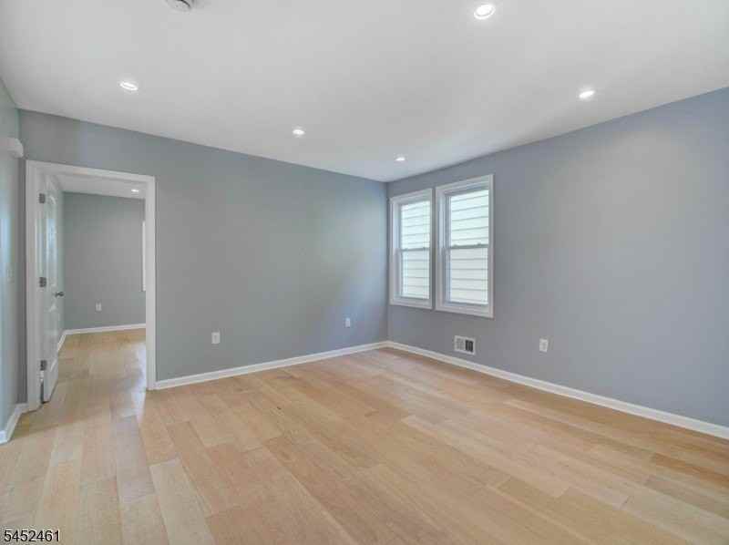 156 Crystal St - Photo 4 of 16
