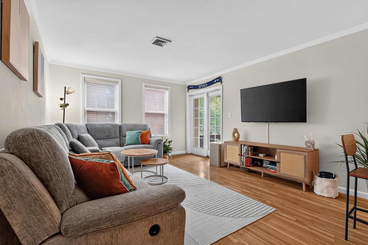1001 Clinton St #3E - Photo 3 of 16