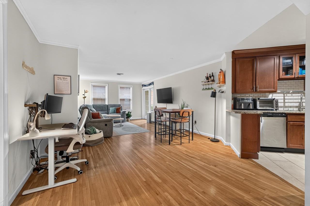 1001 Clinton St #3E - Photo 4 of 16