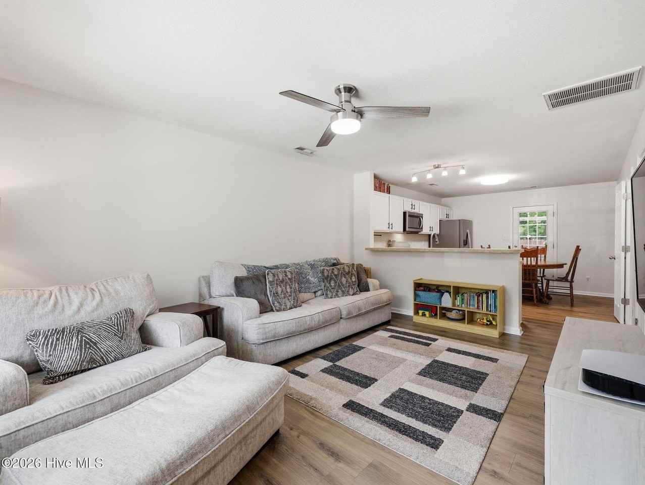1404 Old Folkstone Rd #7 - Photo 5 of 32