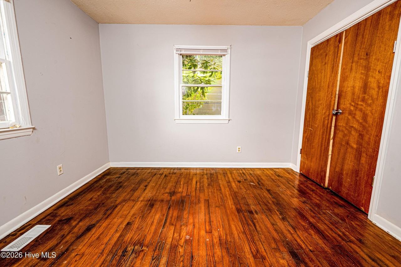 3021 Madison Ave - Photo 4 of 22