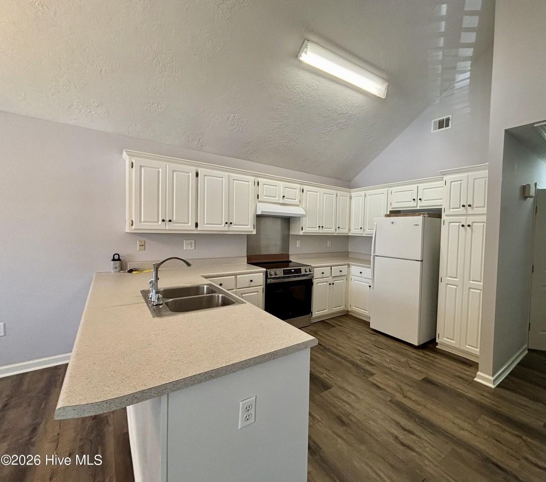 831 Dantignac St - Photo 5 of 11