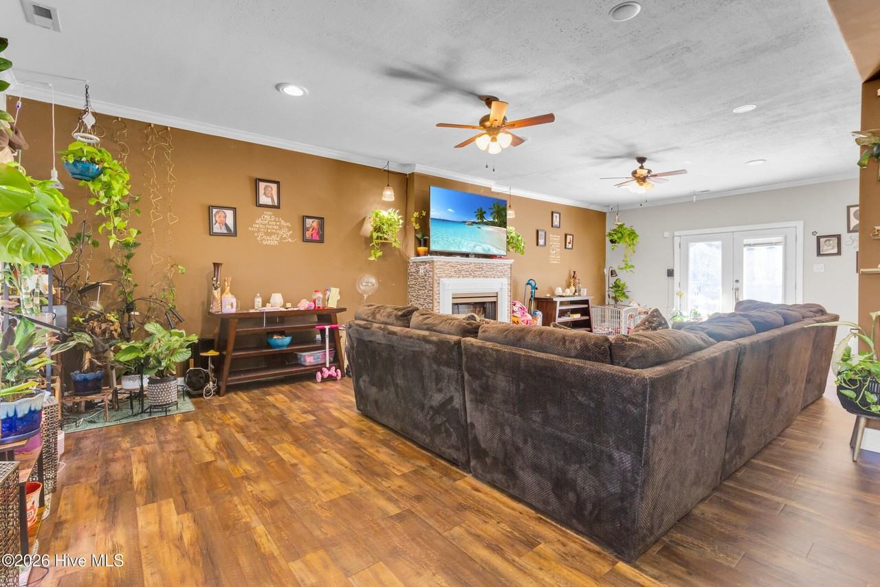 371 Carolina Pines Blvd - Photo 2 of 43