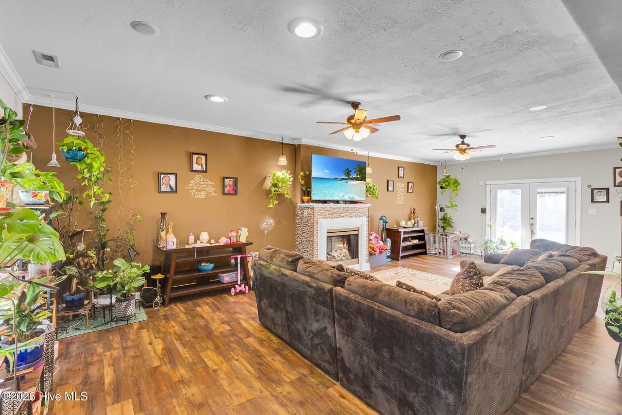 371 Carolina Pines Blvd - Photo 3 of 43