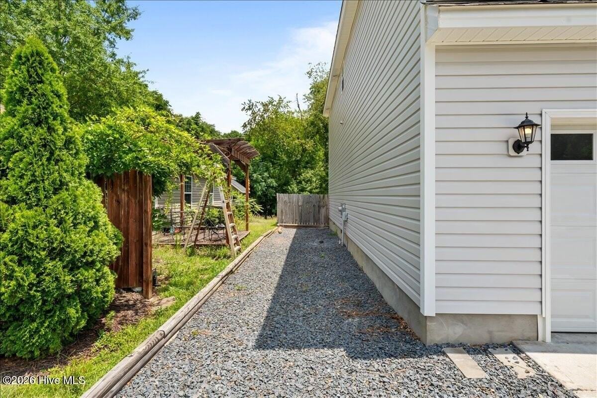 745 W Illinois Ave - Photo 4 of 44