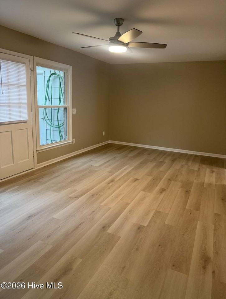 4927 Marlin Ct - Photo 5 of 8
