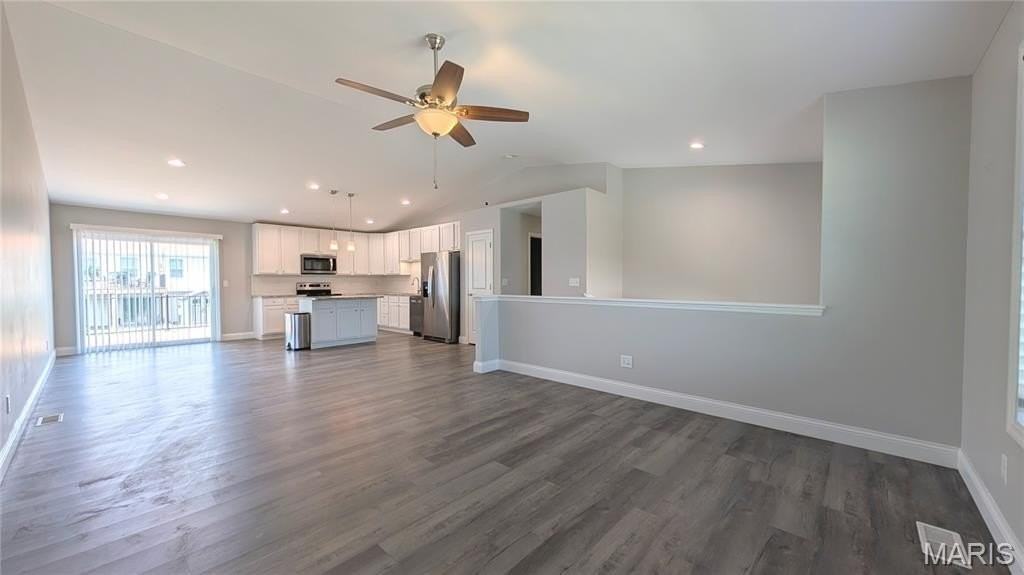 1117 Baseball Dr - Photo 4 of 37