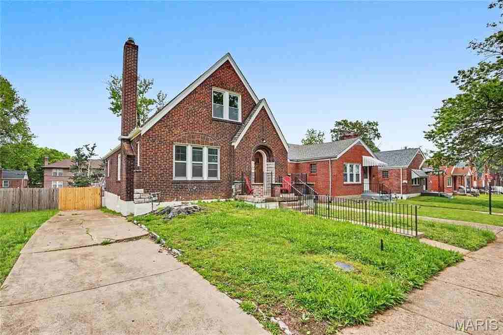 6933 Melrose Ave - Photo 4 of 31