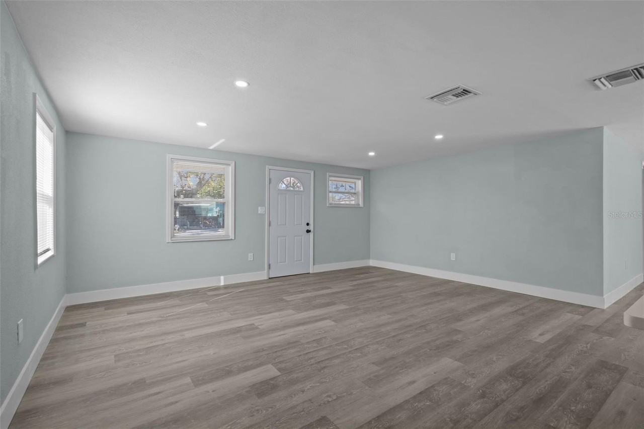 1682 Wilmar Ave - Photo 3 of 32