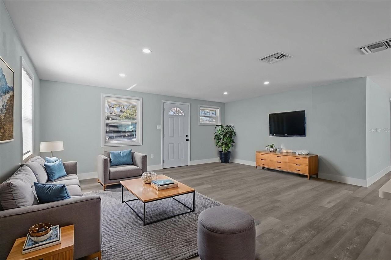 1682 Wilmar Ave - Photo 4 of 32