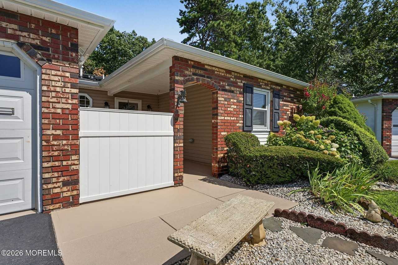 22 Higgins Ct - Photo 3 of 50