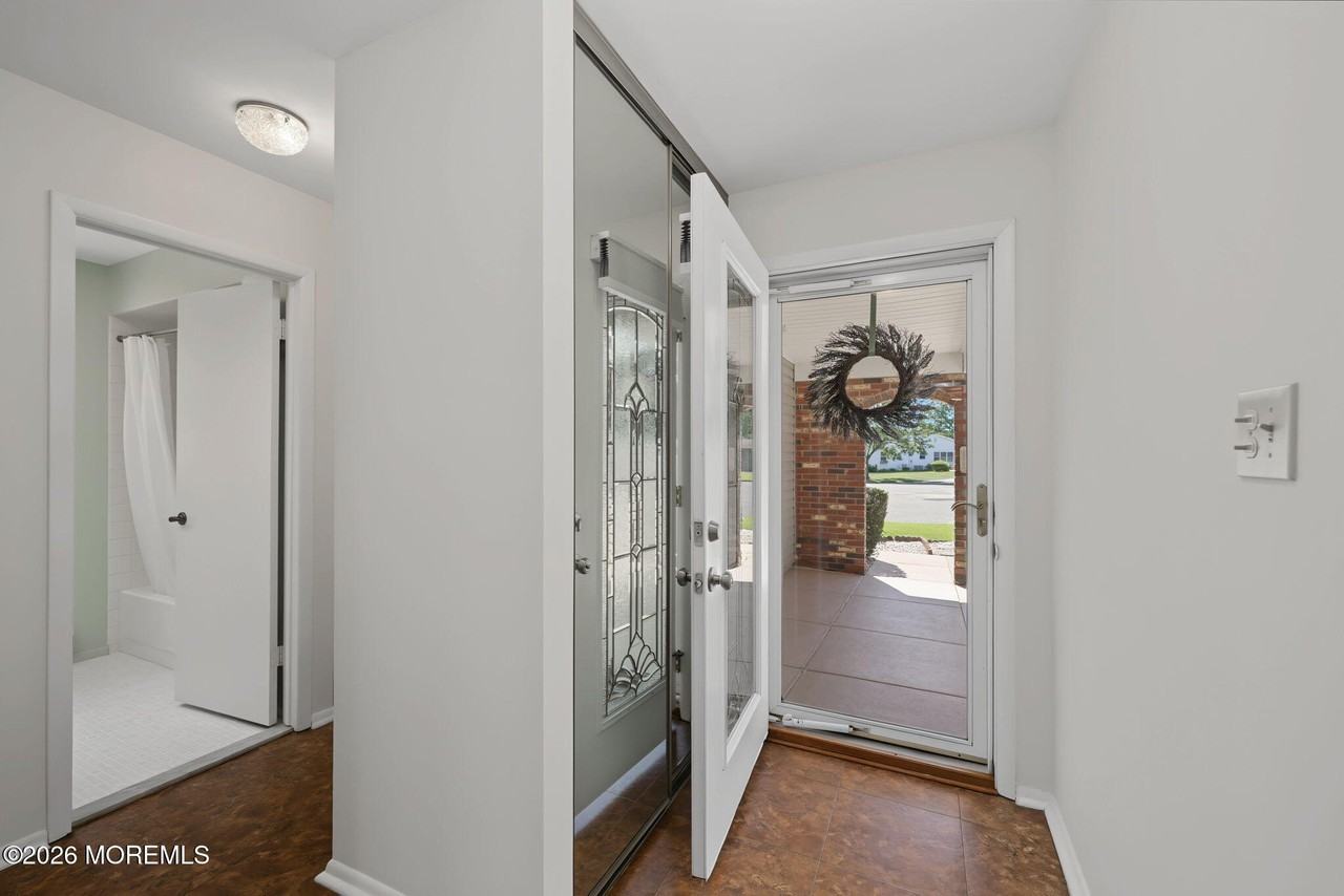 22 Higgins Ct - Photo 6 of 50