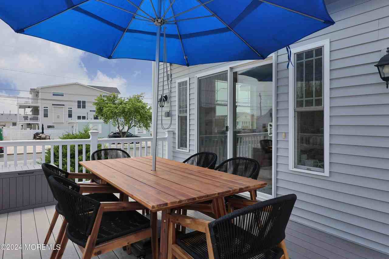 1607 Baltimore Ave - Photo 5 of 28