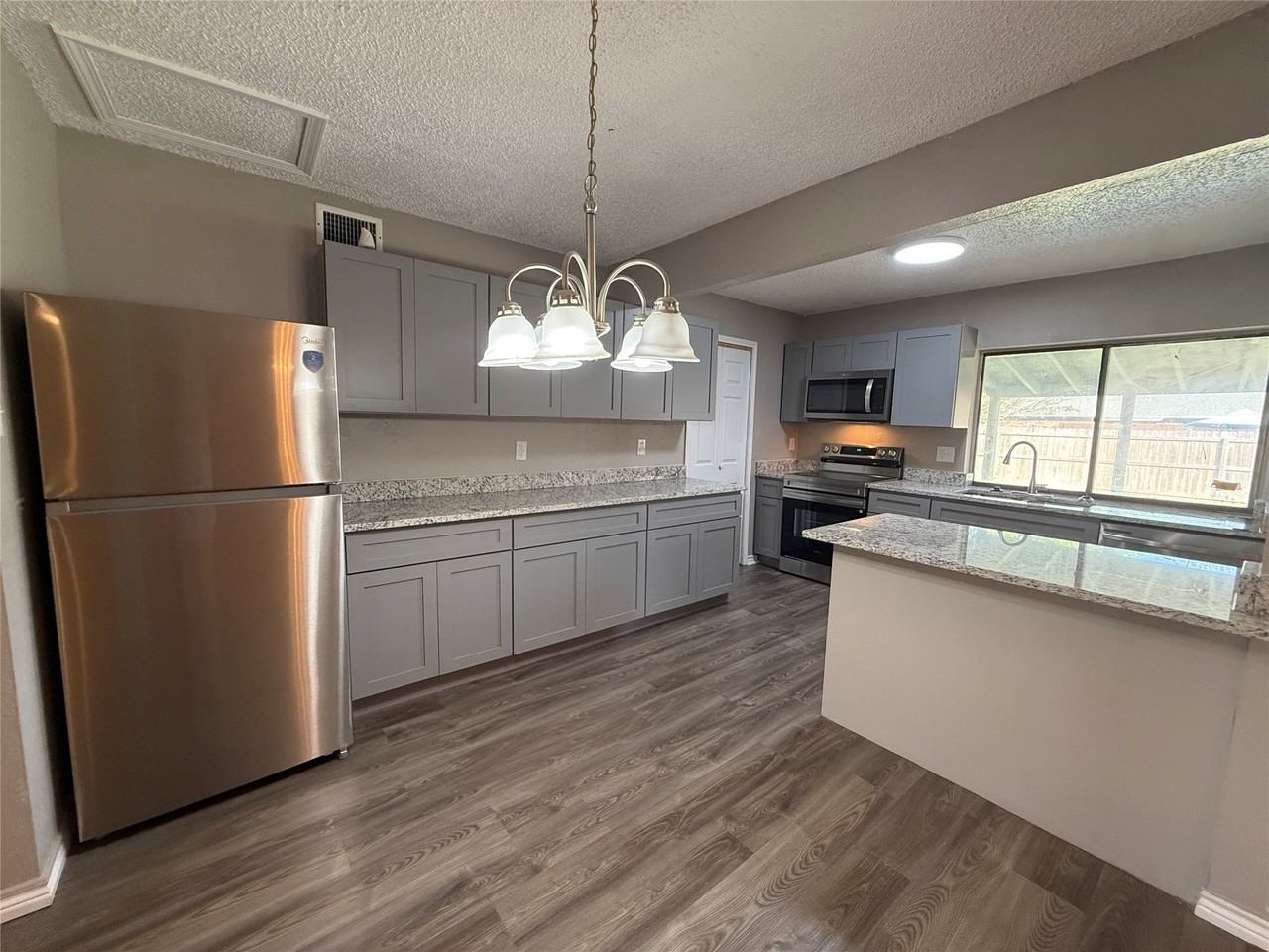 1434 Lavendale Ln - Photo 3 of 18