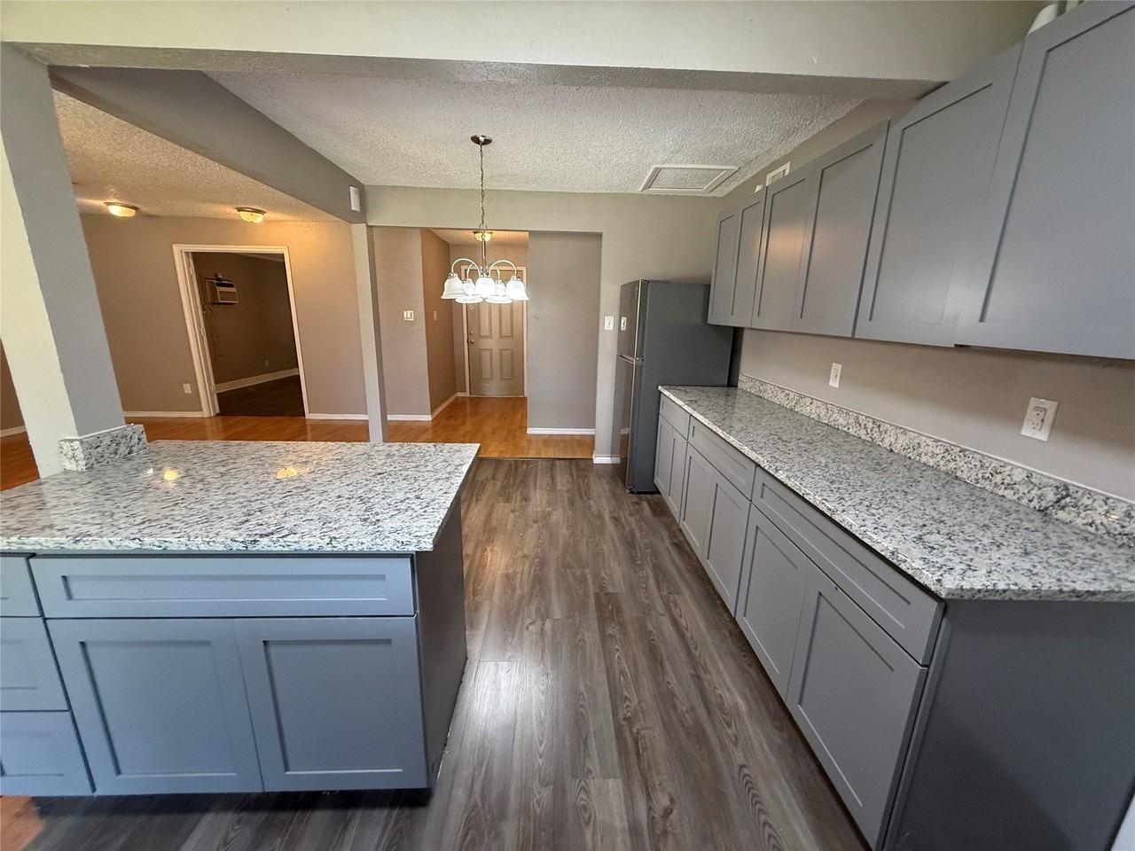1434 Lavendale Ln - Photo 4 of 18