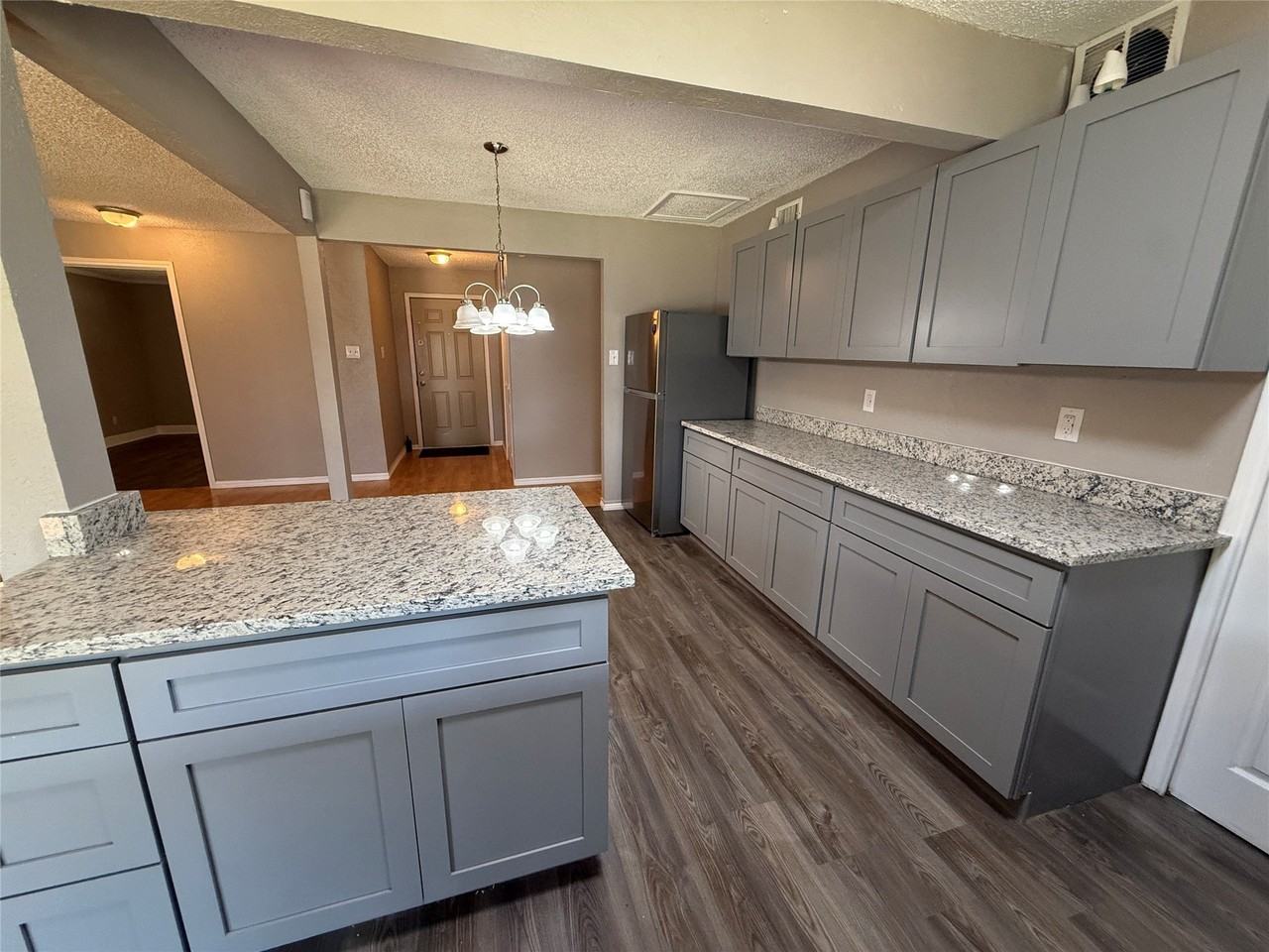1434 Lavendale Ln - Photo 5 of 18