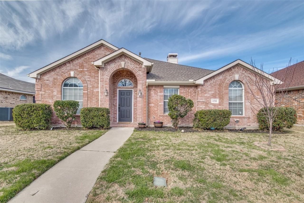 4916 Auburn Dr