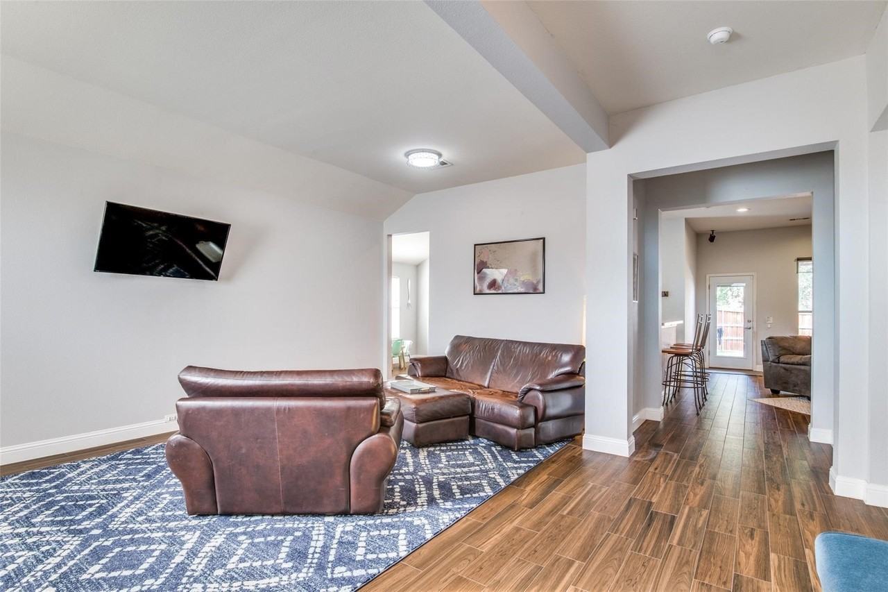 4916 Auburn Dr - Photo 4 of 36