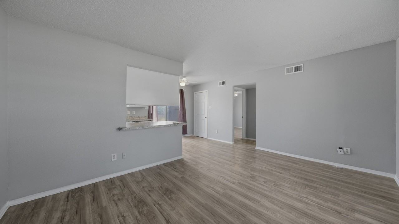 1605 Mary K Ln - Photo 3 of 16