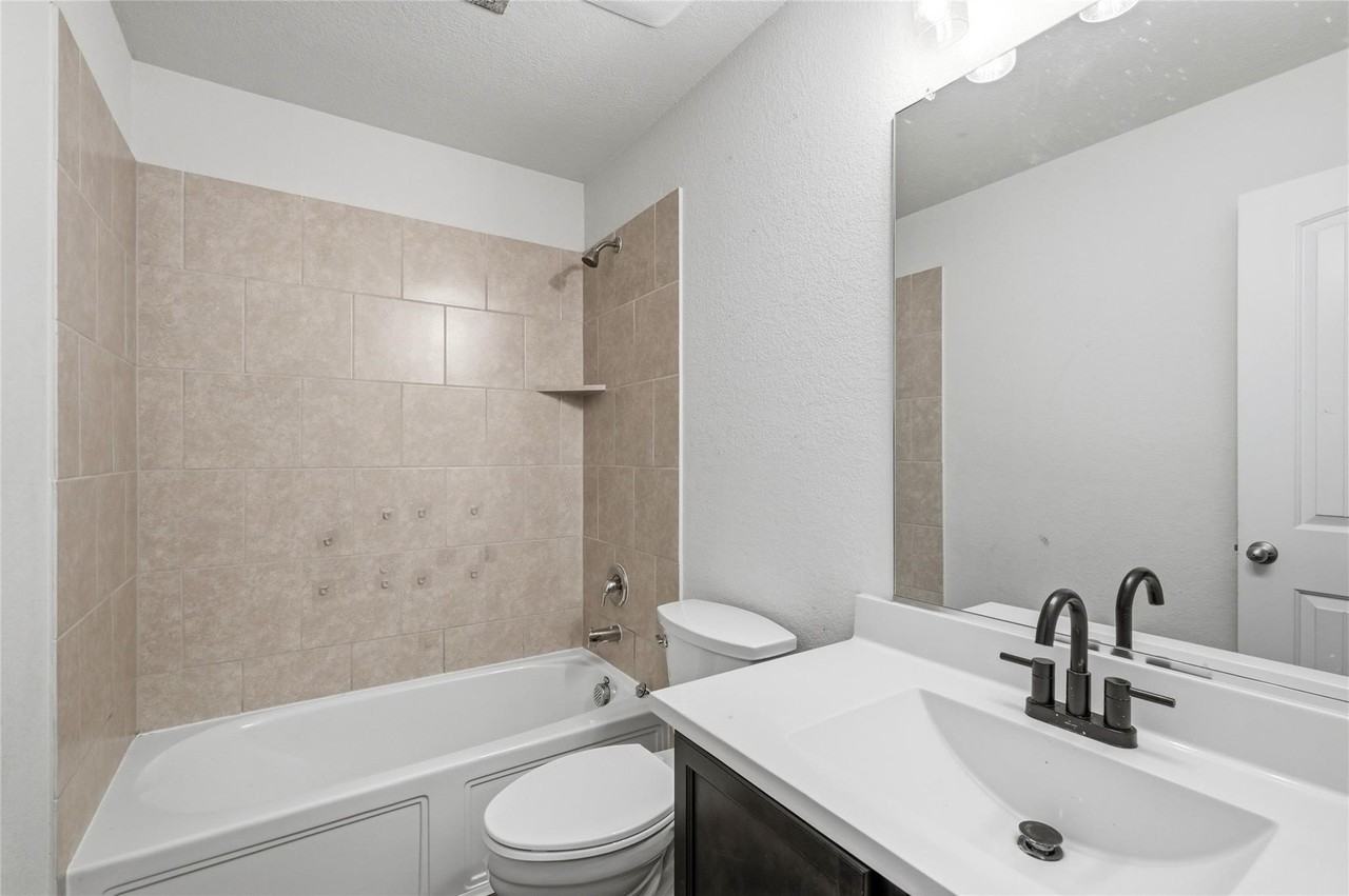 903 Spruce Ln - Photo 6 of 22