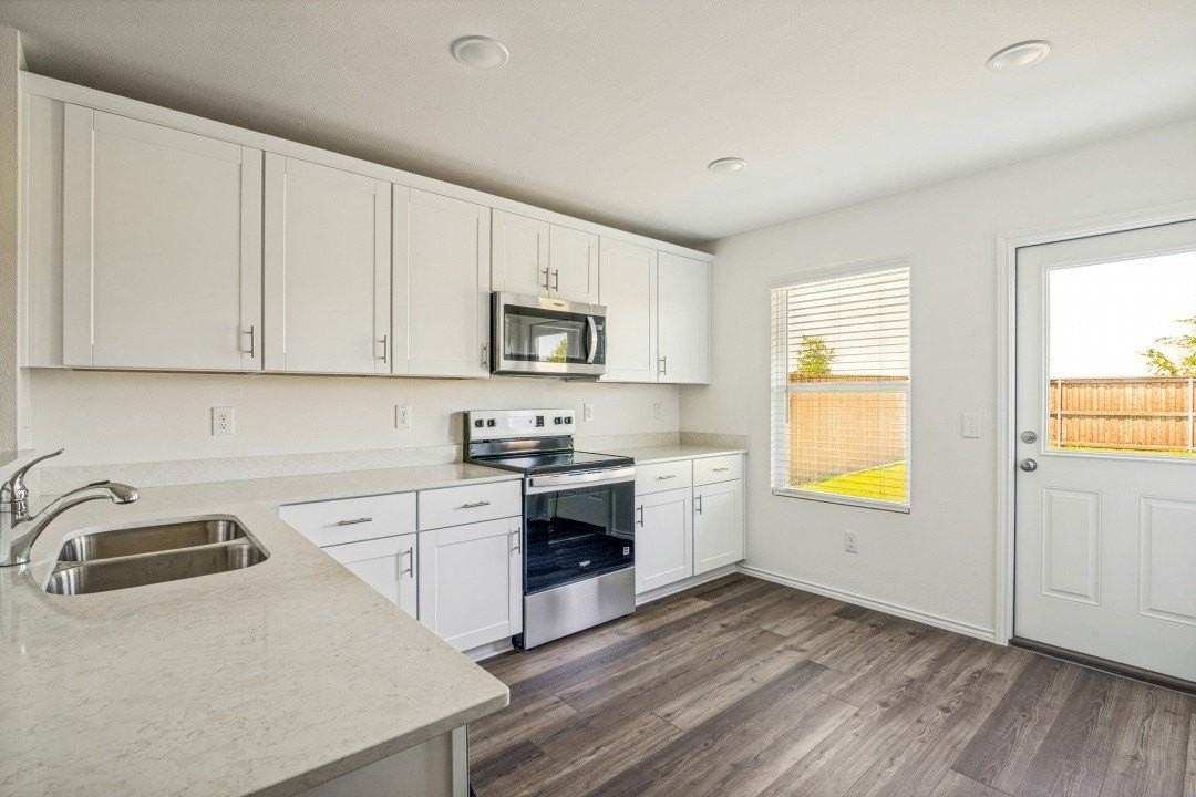 2303 Bay Laurel Ln - Photo 4 of 8