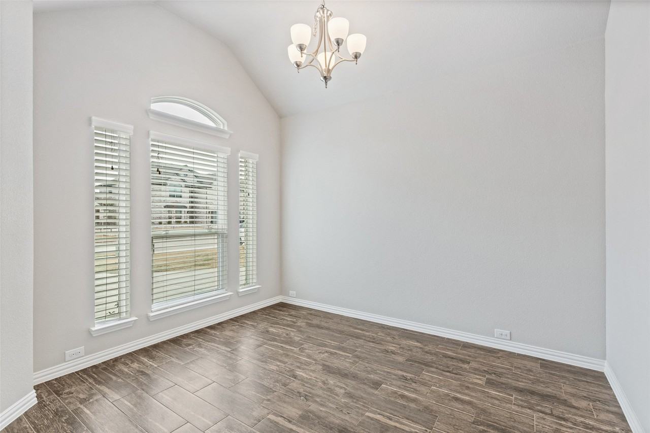 5821 Humber Lane - Photo 5 of 39