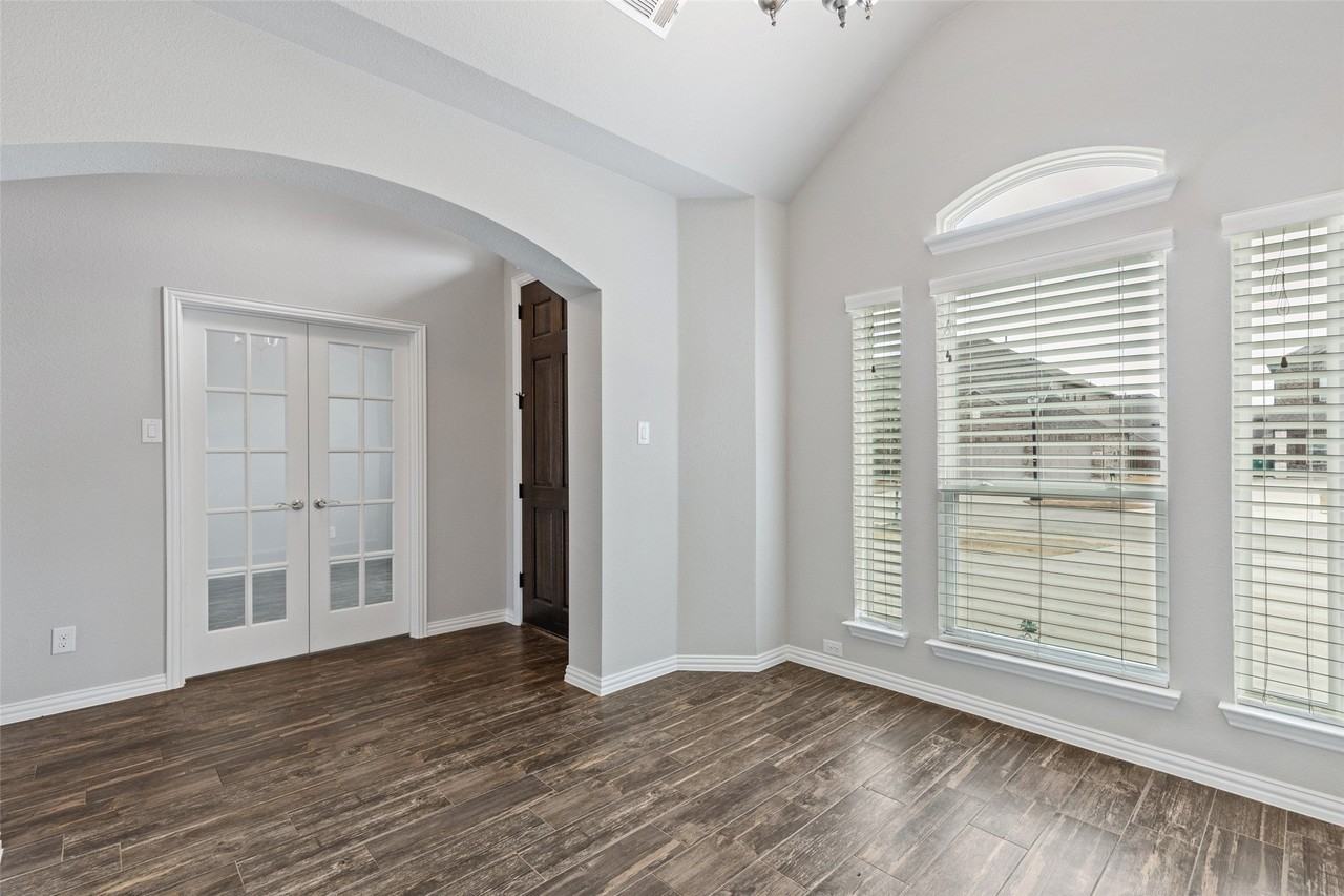 5821 Humber Lane - Photo 6 of 39