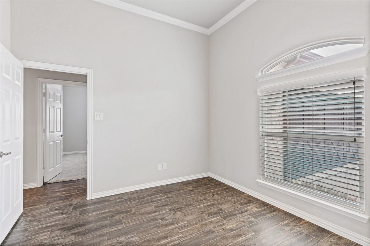 5821 Humber Lane - Photo 7 of 39