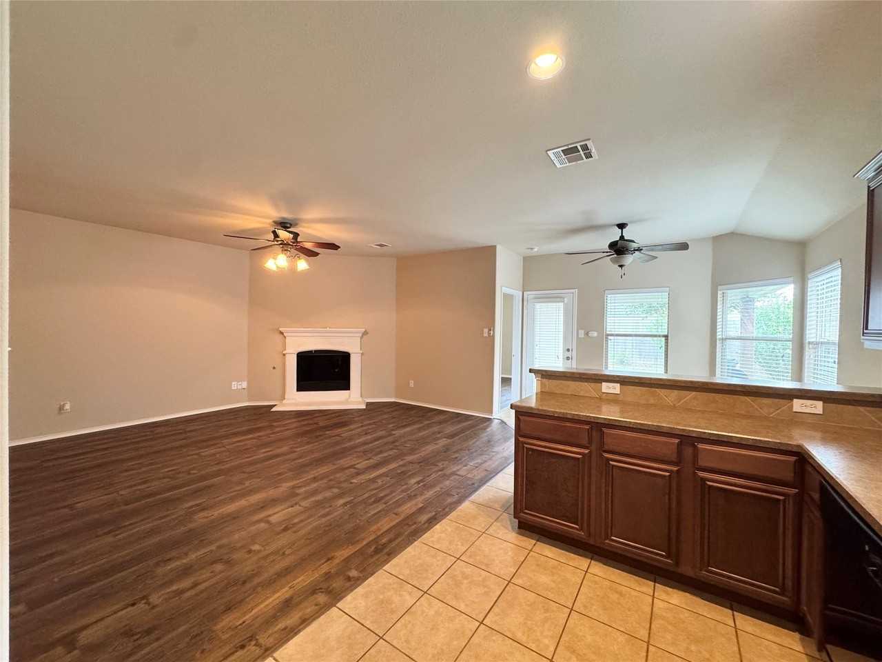 9709 Straightaway Dr - Photo 5 of 29
