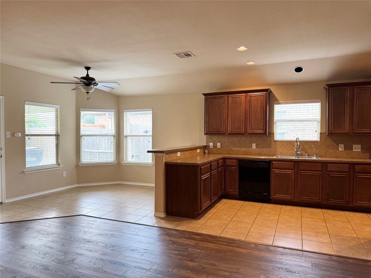 9709 Straightaway Dr - Photo 6 of 29