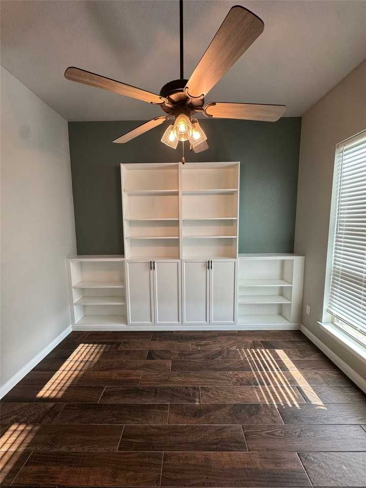 499 Christian Way - Photo 4 of 40