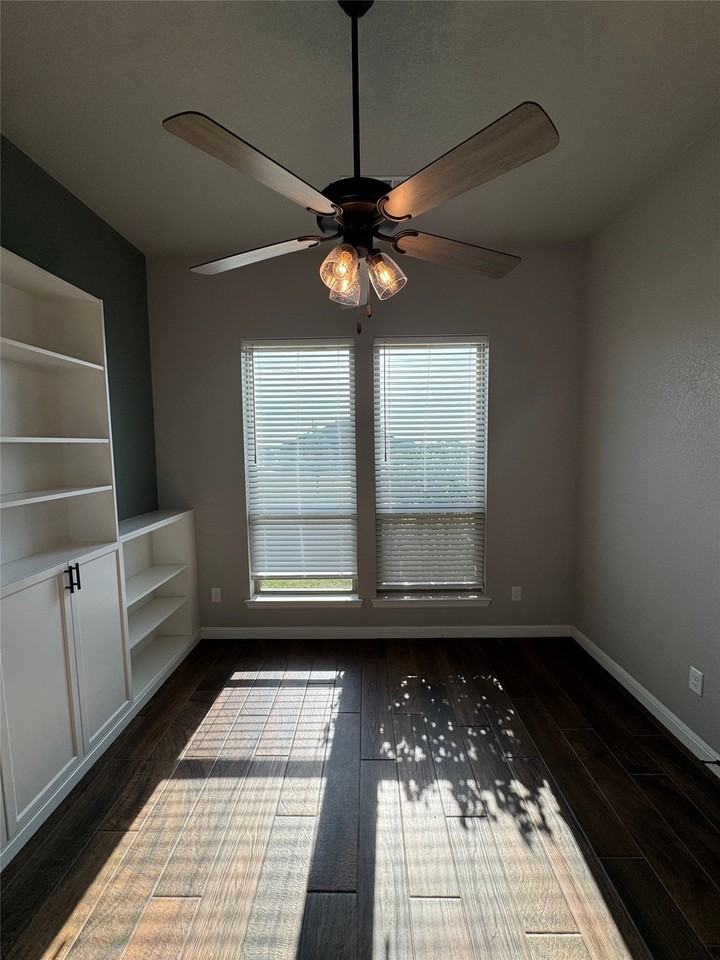 499 Christian Way - Photo 5 of 40